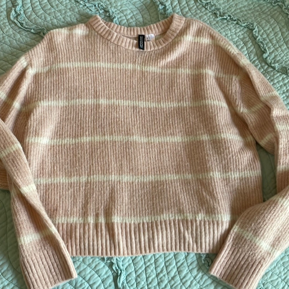 EUC Women’s SM pink with white stripes sweater